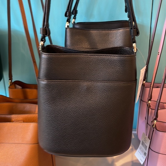 Kate Spade Leila Small Bucket Bag
COLOR:
Black 
NWT - Picture 13 of 16